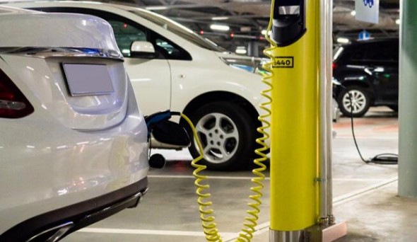 新能源汽車板塊爆發，新能汽車ETF（516660）上漲近3%、新能源50ETF（516270）上漲近2%